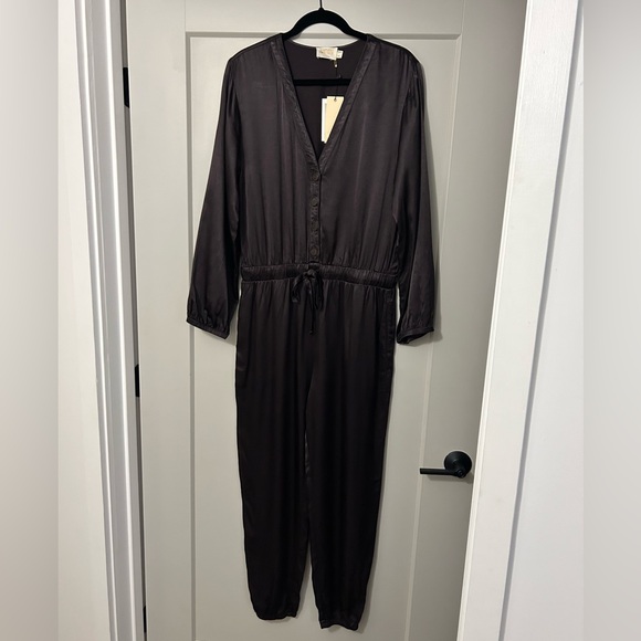 *NWT* NATION LTD Salma Silk/Satin Jumpsuit in Liquid Metal - Picture 2 of 12
